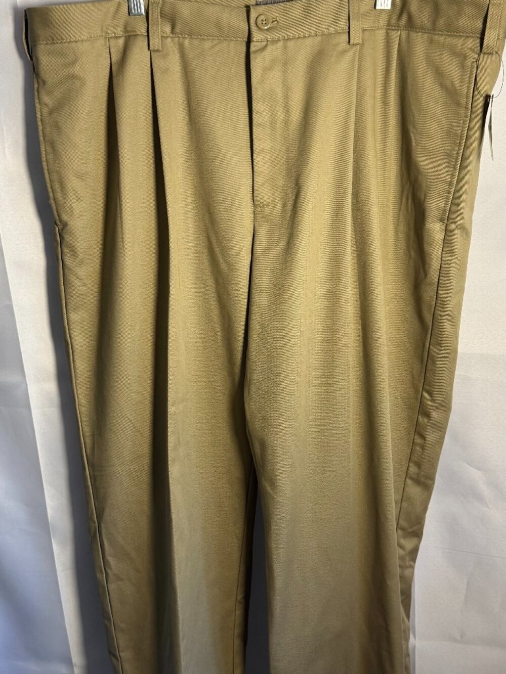 Van Heusen Men’s Classic Fit Khaki Pants 42x32 Non-Iron Flex Waistband NWT